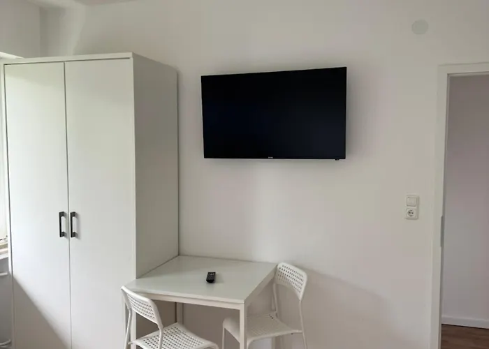 Colleen Homes Monteurwohnung Blumenstr 1b *